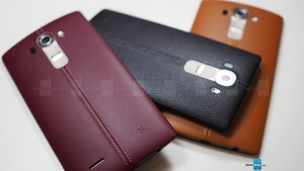  LG G4 với nắp lưng bằng da nhiều màu sắc.